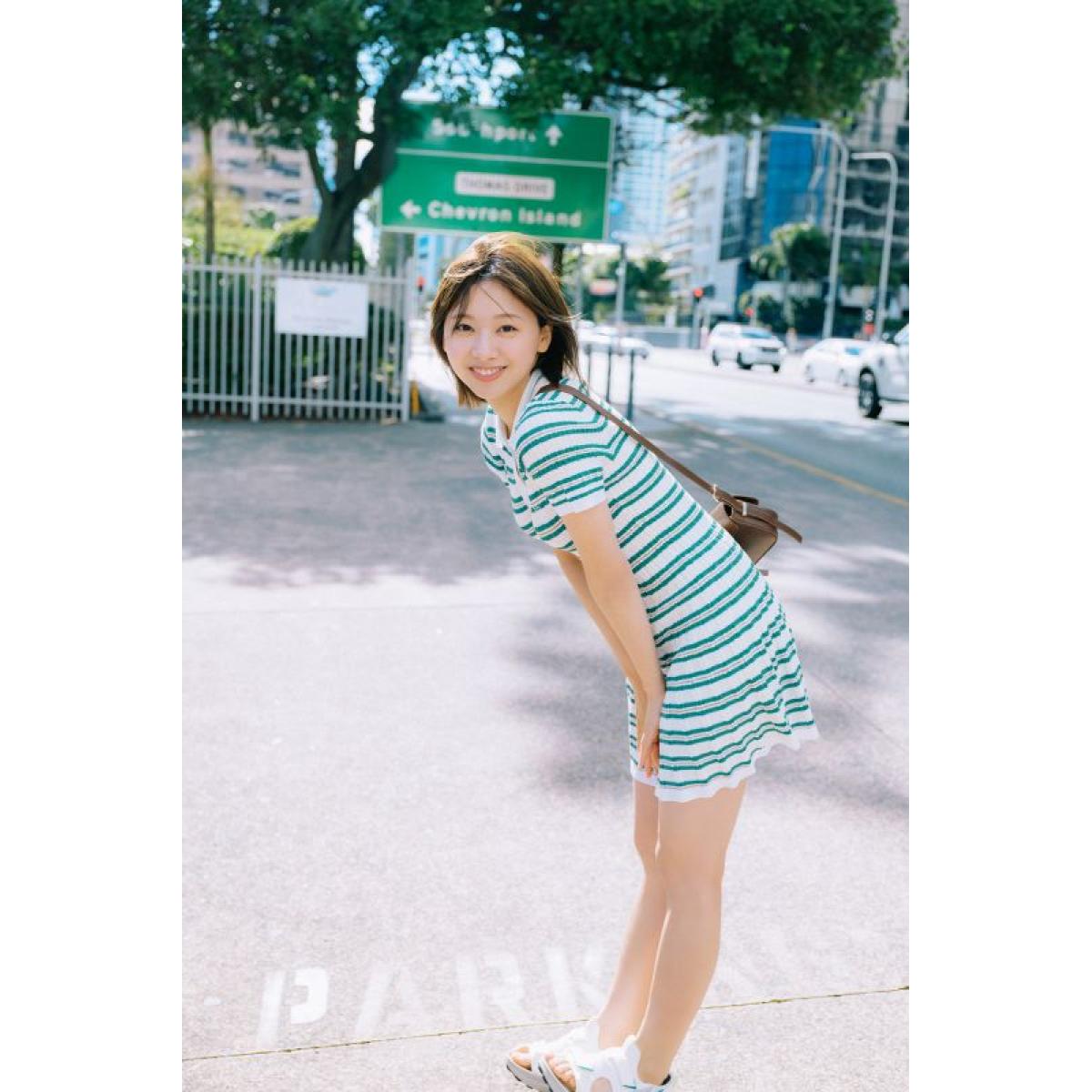 日向坂46富田鈴花1st写真集 画像1